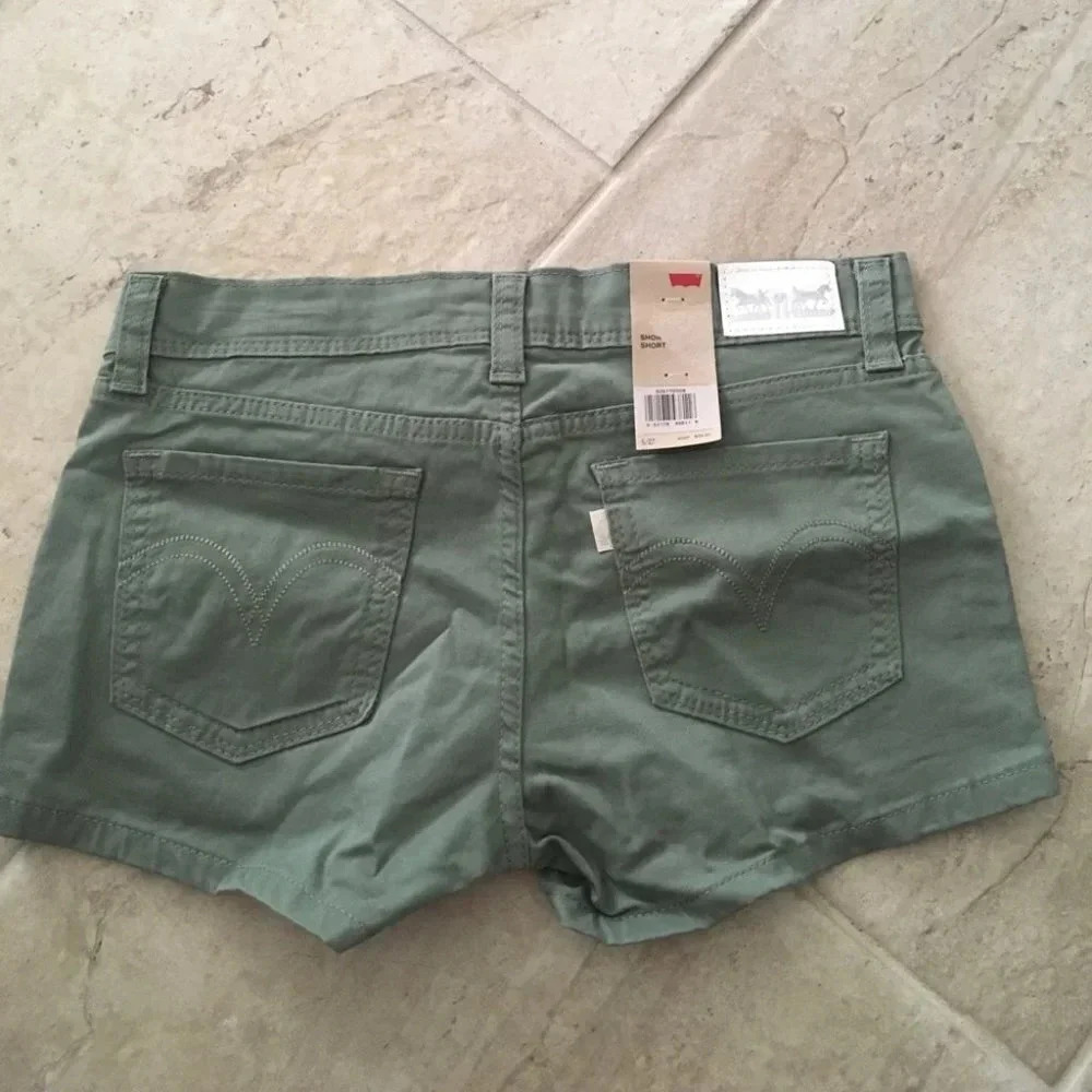 Levi's Olive Green Khaki shorts - Picture 4 of 7